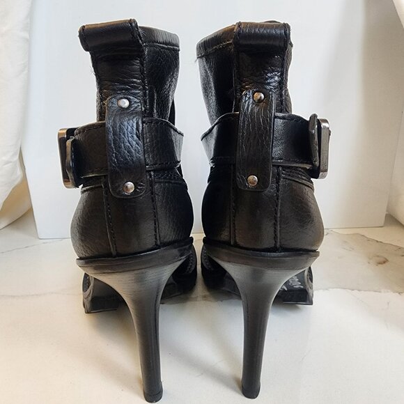 TORY BURCH Lyle Lug Heeled Leather Booties - Size 9 - Picture 4 of 10